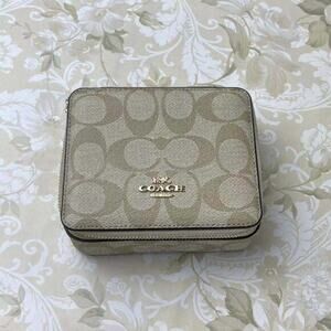 Coach C3311 Large Signature Canvas Jewelry Box Light/Khaki/Chalk: